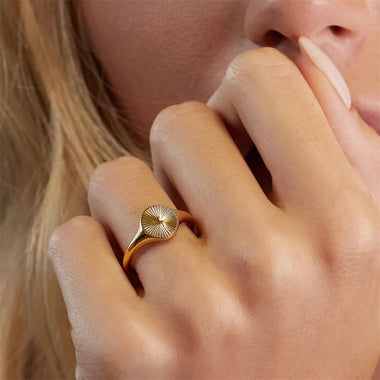 Stylish Wave Rays Texture Ring