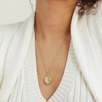 Collier pendentif croissant élégant
