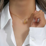 Collier pendentif croissant élégant