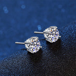 Clous d'oreilles scintillants en moissanite plaqués or blanc