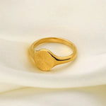 Bague élégante à texture ondulée