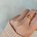 Bague élégante à texture ondulée