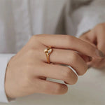 Bague élégante à texture ondulée